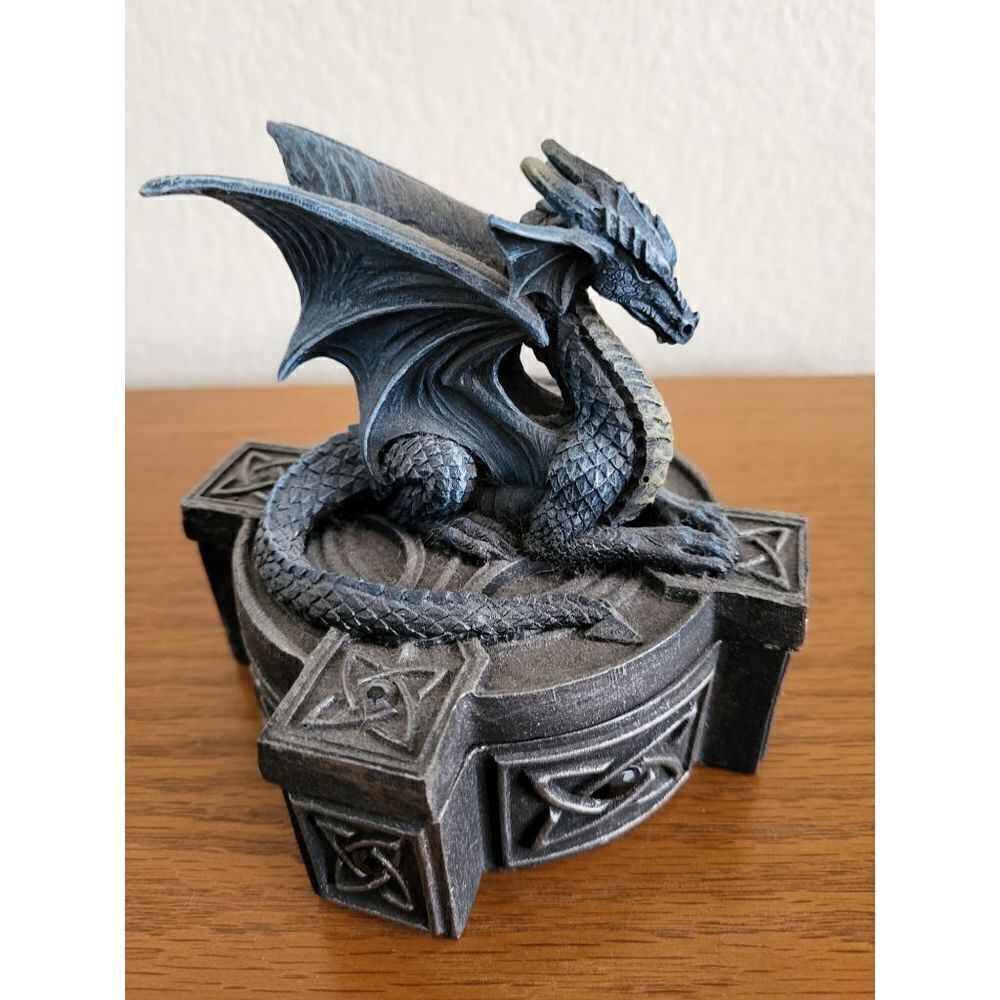 Dragon Keep Sake Box  - Picture 5 of 9